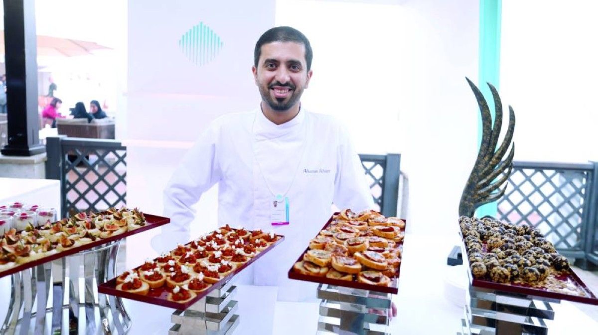 مائدة بسيطة برسالة كبيرة... الشيف حسن الفلاسي يعيد ابتكار المطبخ الإماراتي