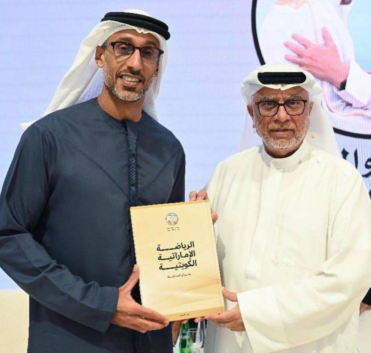 «الرياضة الإماراتية – الكويتية.. عنوان للمحبة» كتاب جديد للجوكر يوثّق مسيرة أخوية راسخة