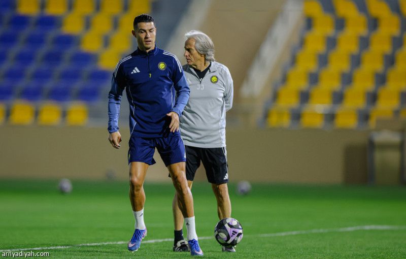 رونالدو يعلّق قرار المشاركة