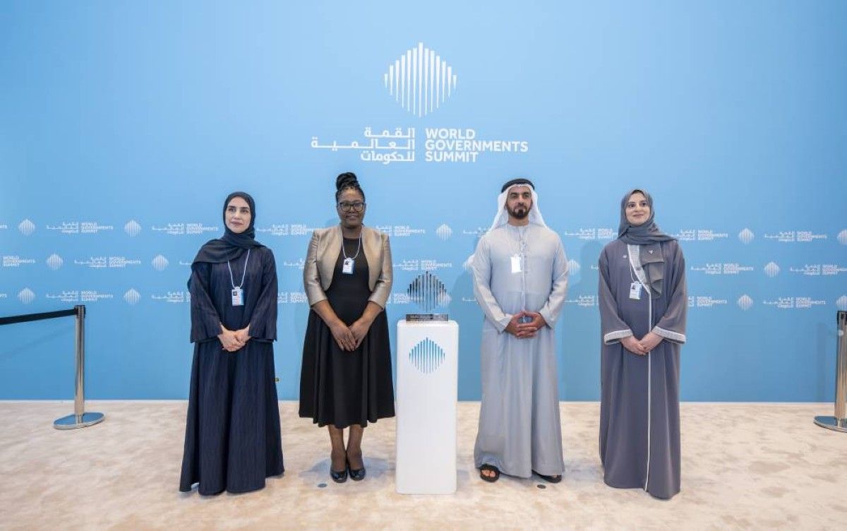 سيف بن زايد يكرّم الفريق الفائز بجائزة ابتكارات الحكومات الخلاقة