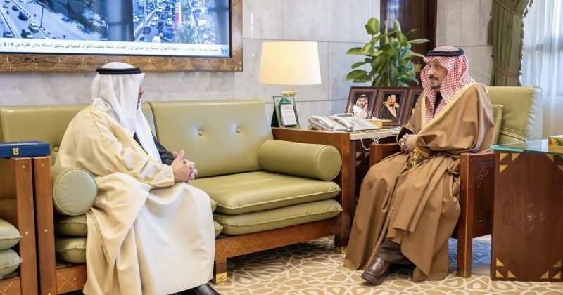 السفير صباح الناصر وأمير منطقة الرياض