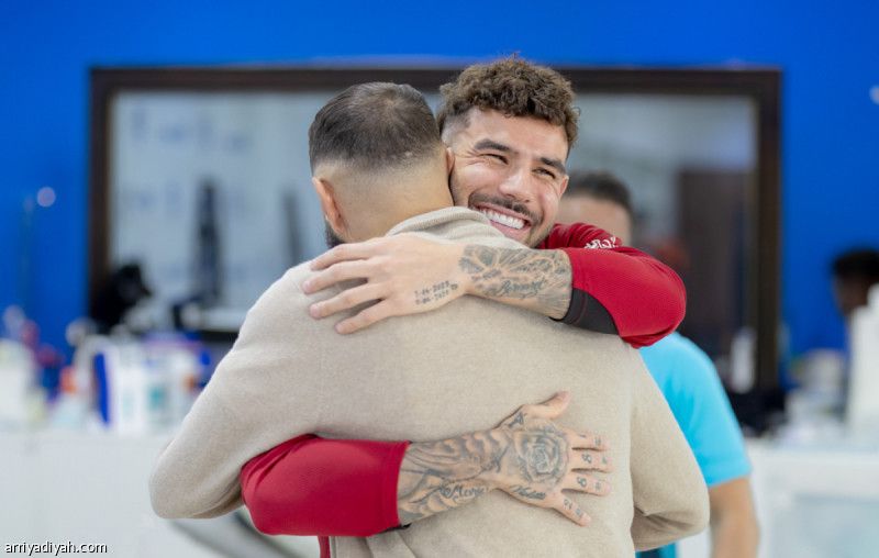 بنزيما وثيو.. زمالة قديمة يجدّدها الهلال