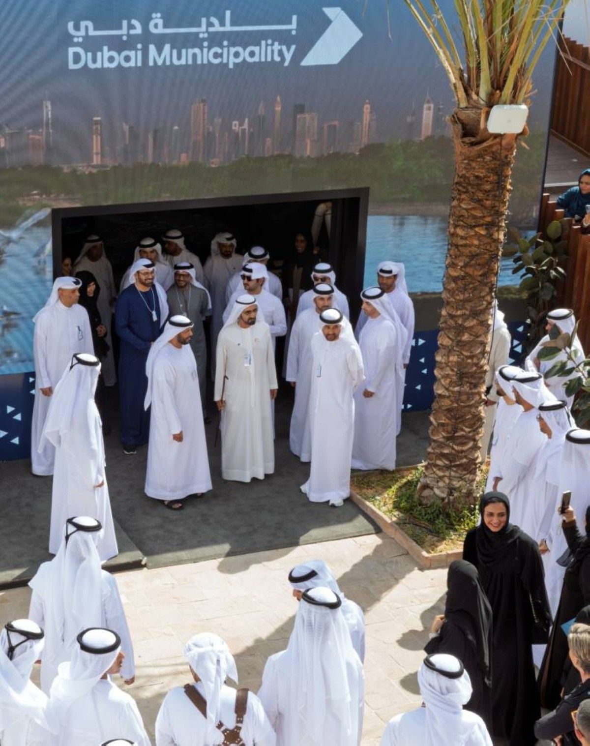 محمد بن راشد يطلع على "خارطة طريق المساحات المائية والخضراء 2030"