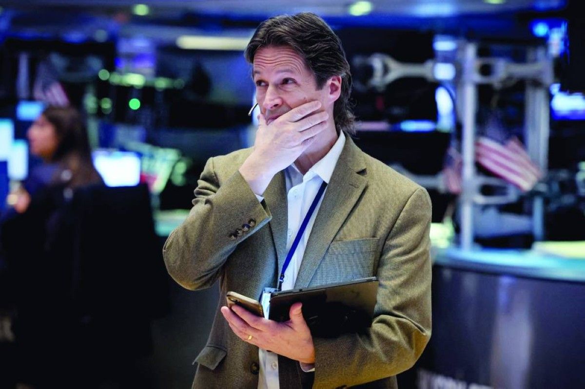 موجة بيع أسهم التكنولوجيا تضرب «وول ستريت».. وخسائر أوروبية بعد تثبيت الفائدة