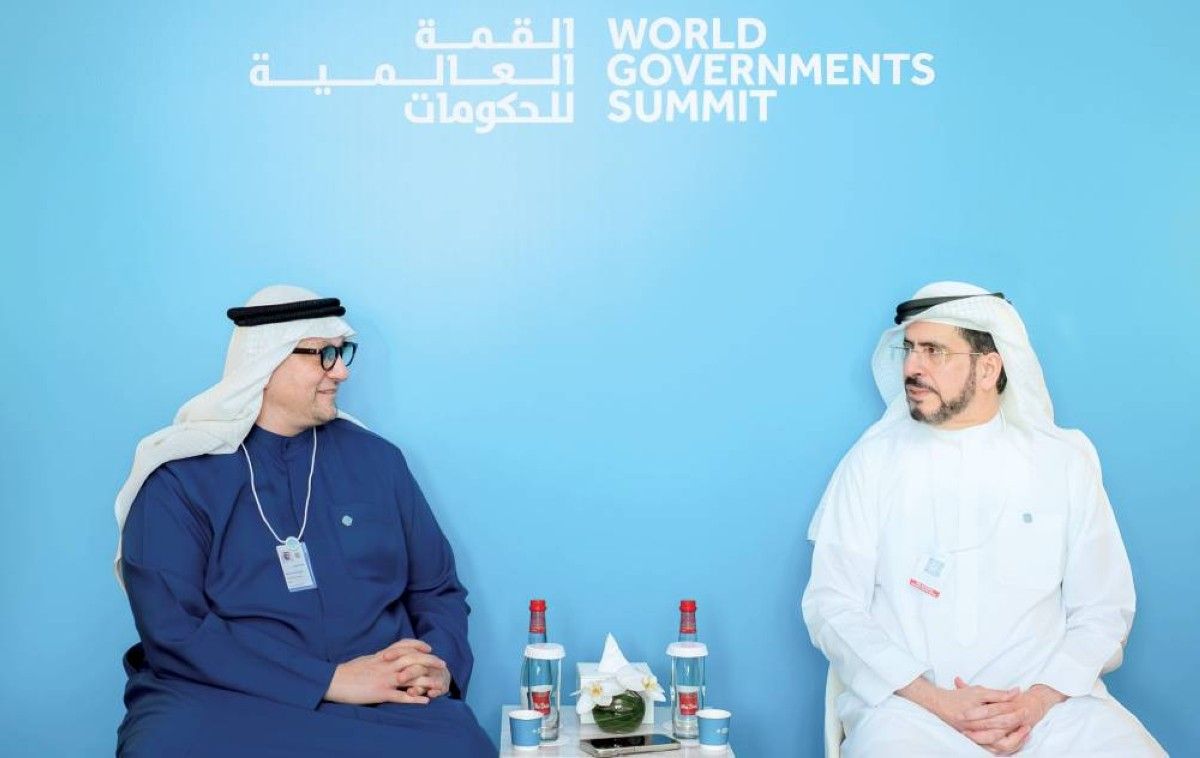 «كهرباء دبي» تبحث التعاون في الاستدامة والطاقة والذكاء الاصطناعي