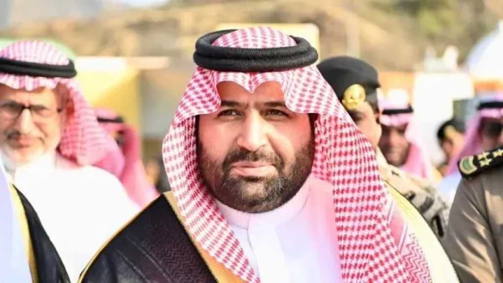 أمير جازان يقدّم تعازيه لعريفة قبيلة النعامية بعد وفاة والدتها