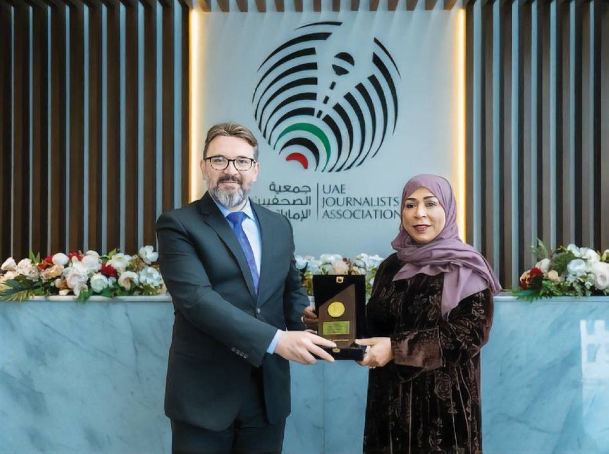 جمعية الصحفيين ومركز باحثي الإمارات يوقعان مذكرة تفاهم