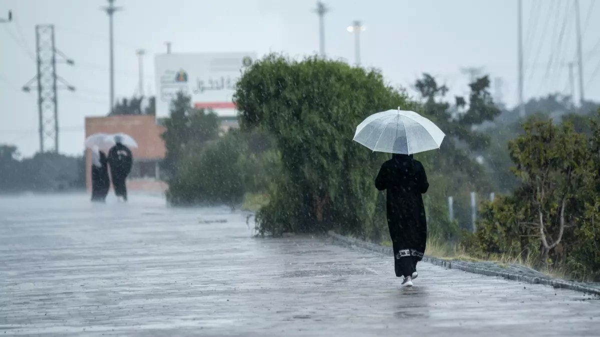 رسمياً: المركز الوطني يتوقع عواصف رعدية تضرب 12 منطقة بالمملكة خلال ساعات... والرياح تثير الغبار!