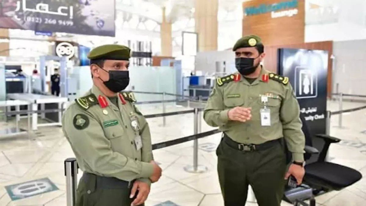 السجن 6 أشهر وغرامة 50 ألف ريال.. الجوازات السعودية تحذر المقيمين والمواطنين من إرتكاب هذا الفعل!