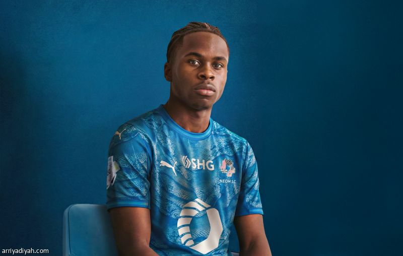 رسميا.. ميسي يقود هجوم نيوم