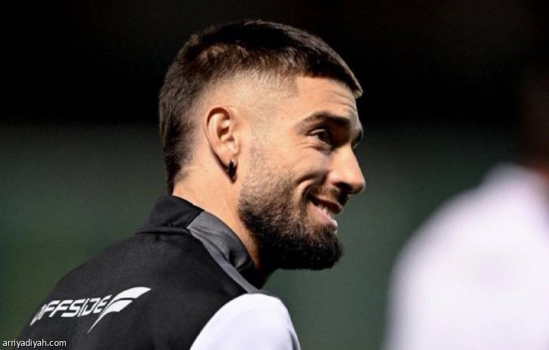 كاراسكو يمدّد