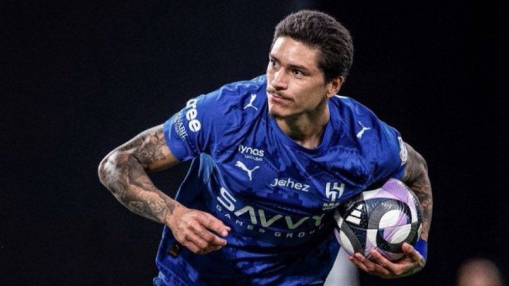 عاجل.. نيفيز يقلب الطاولة على إدارة الهلال بعد صفقة بنزيما ومصادر تكشف عن سبب الغضب وكلمة في العقد تغير كل شيء