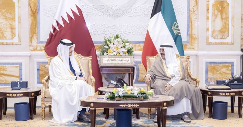 سمو الأمير يستقبل رئيس الوزراء وزير الخارجية القطري