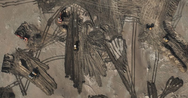 60 طناً من الأتربة والرمال.. تتساقط سنوياً على كل كيلومتر مربع من البلاد