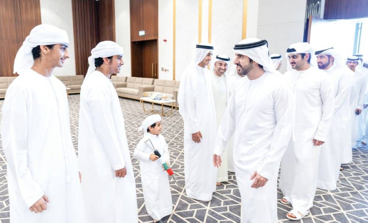 حمدان ومكتوم وأحمد بن محمد يحضرون أفراح بن سليمان والمهيري