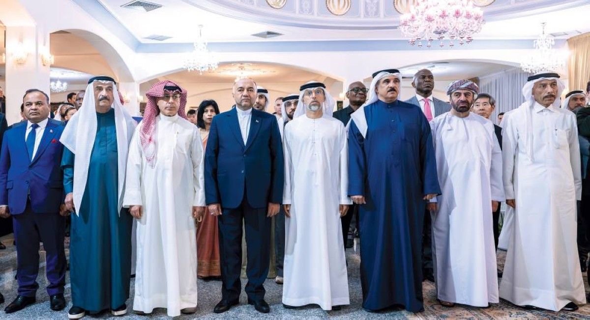 وزير الطاقة والبنية التحتية يحضر حفل اليوم الوطني لإيران