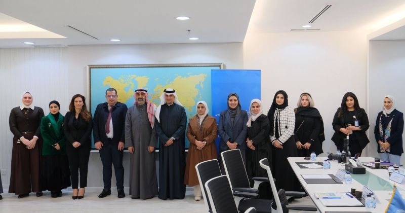 مسؤولو الديوان في لقطة جماعية مع وفد المفوضية