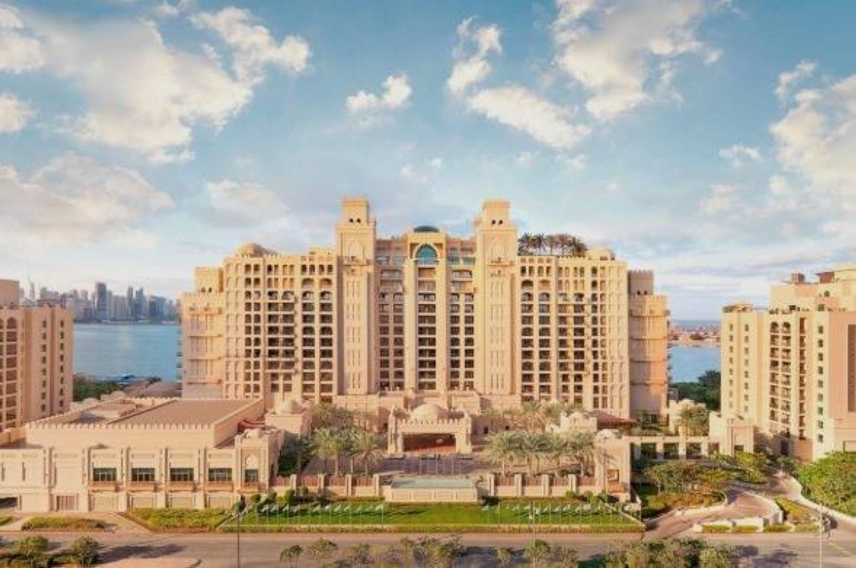 صفقتا هبة بـ 2.3 مليار درهم على فندق «فيرمونت» نخلة جميرا