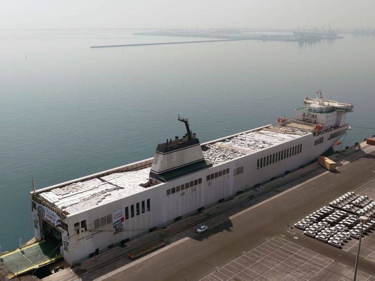 إبحار سفينة "أم الإمارات" الإنسانية محملة بأكثر من 7300 طن من المساعدات لقطاع غزة