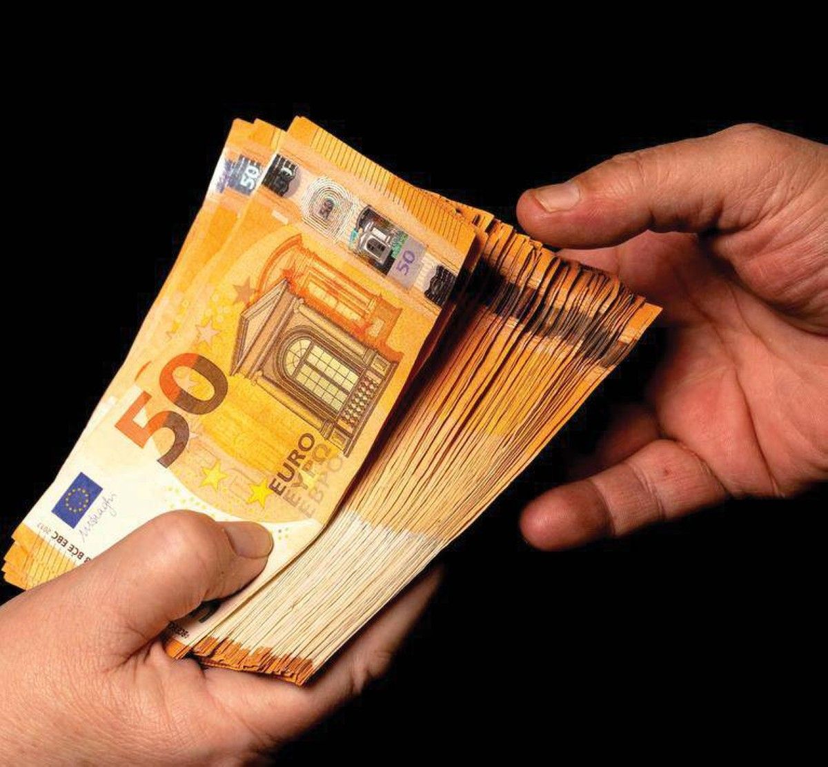 مصادرة أوراق وعملات مزوّرة بـ 1.2 مليار يورو