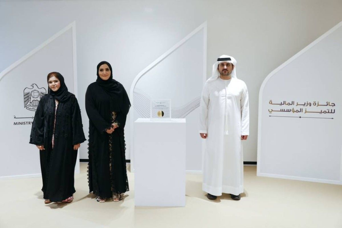 مكتوم بن محمد يكرّم الفائزين بجائزة وزير المالية للتميز المؤسسي 2025