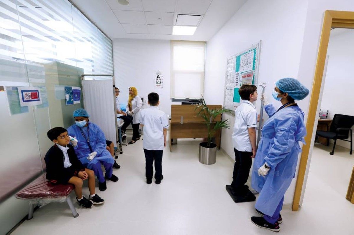 عيادات مدرسية تحذر من الصداع والخمول بسبب انسحاب «الكافيين»