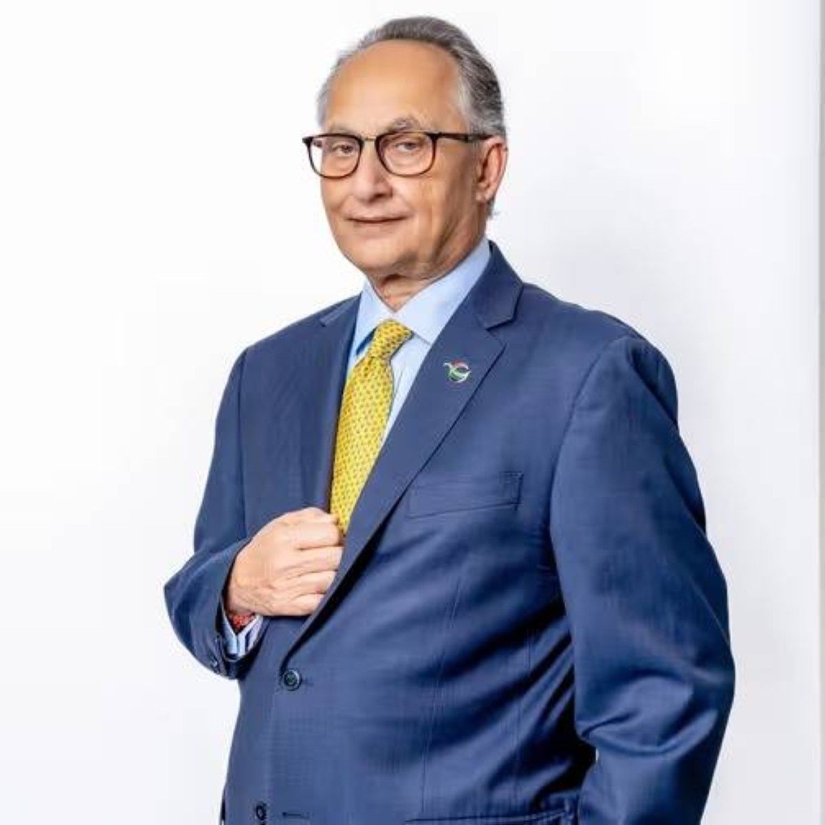 من هو يوفراج نارايان الرئيس التنفيذي للمجموعة في «موانئ دبي العالمية»؟