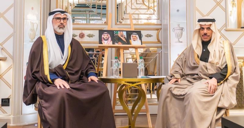 وزير الخارجية الشيخ جراح الجابر يلتقي وزير خارجية السعودية فيصل بن فرحان