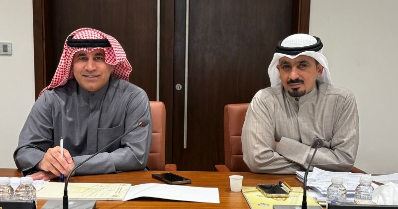 ناصر العازمي وسعود الكندري خلال الاجتماع