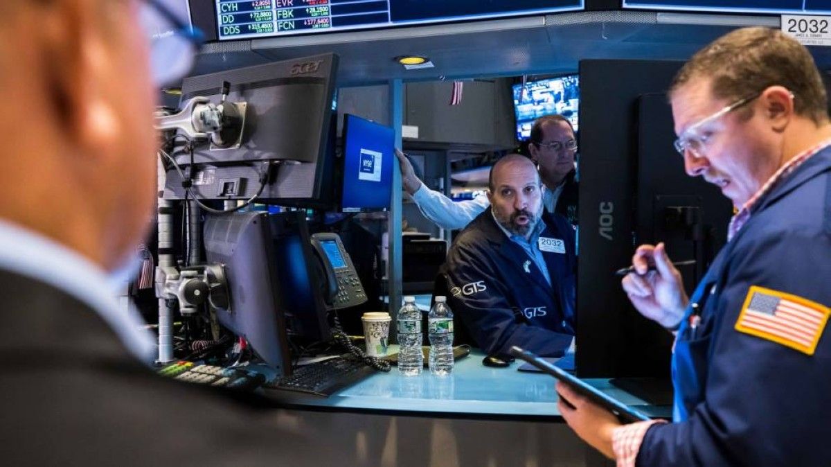 مخاوف التضخم والذكاء الاصطناعي تلاحق «وول ستريت»