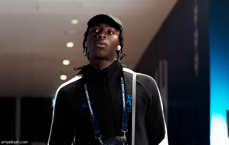 إنزاجي يغير 10 لاعبين.. وميتي يغادر الدكة