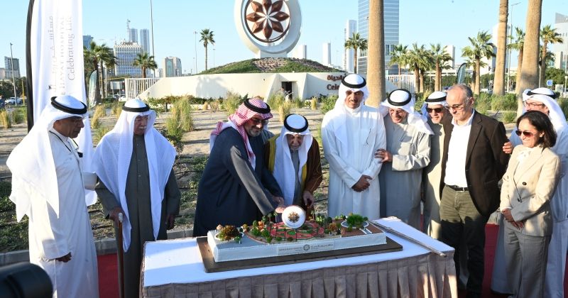 «لنحتفل معاً بالحياة»... نصب جماليّ يزين مدخل العاصمة