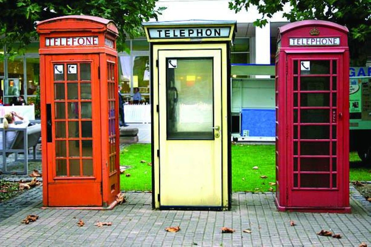 ألمانيا تعيد كبائن الهواتف بعد إخراجها من الخدمة