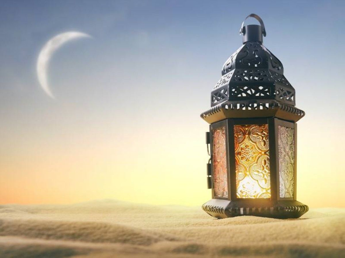 رمضان في الإمارات.. أجواء روحانية ومرونة في العمل واستقرار في الأسواق