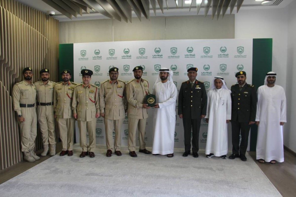 وفد من «الدفاع» يزور مركز التكنولوجيا الافتراضية بشرطة دبي