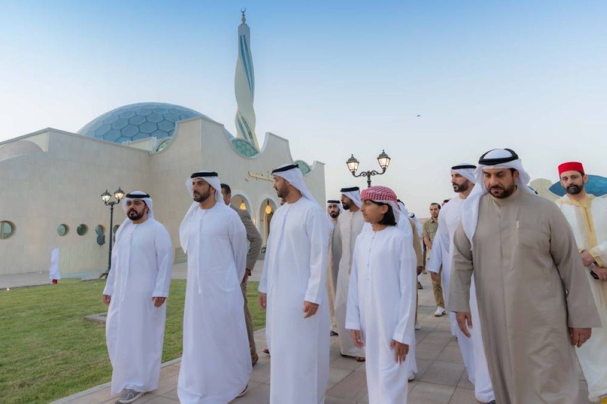 سلطان بن أحمد يفتتح مسجد النصر بمدينة الذيد