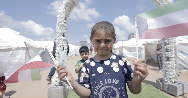 مساعدات الكويت تدخل البسمة والسرور على أطفال غزة وأهلها