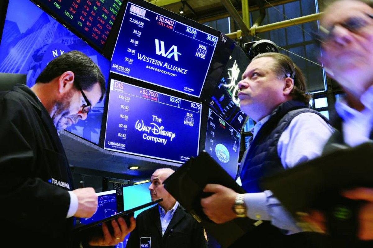 انخفاض «وول ستريت» مع تراجع التكنولوجيا.. وخسائر أوروبية وسط حذر المستثمرين