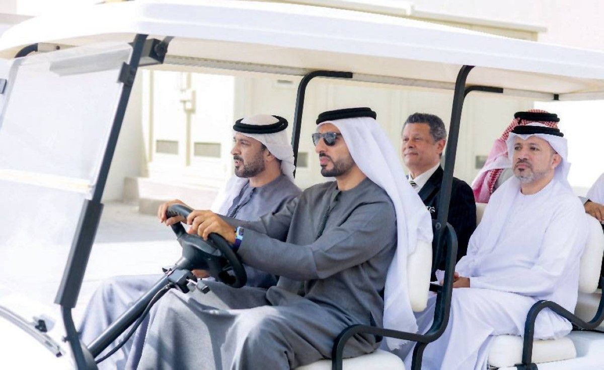 عبدالعزيز النعيمي يتفقد مشروع مجتمع «أزهى» السكني في عجمان