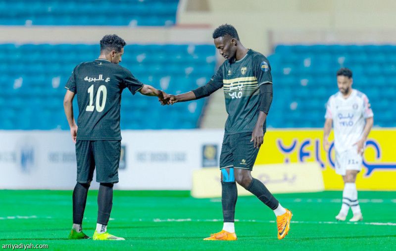 بالقاتل.. جدة يفرض التعادل على العدالة