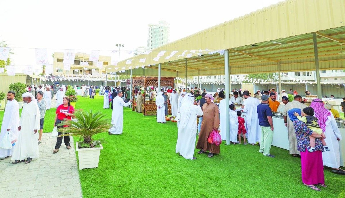 60 مشاركة متنوعة في سوق الفجيرة الرمضاني والأيدي المواطنة حاضرة بقوة