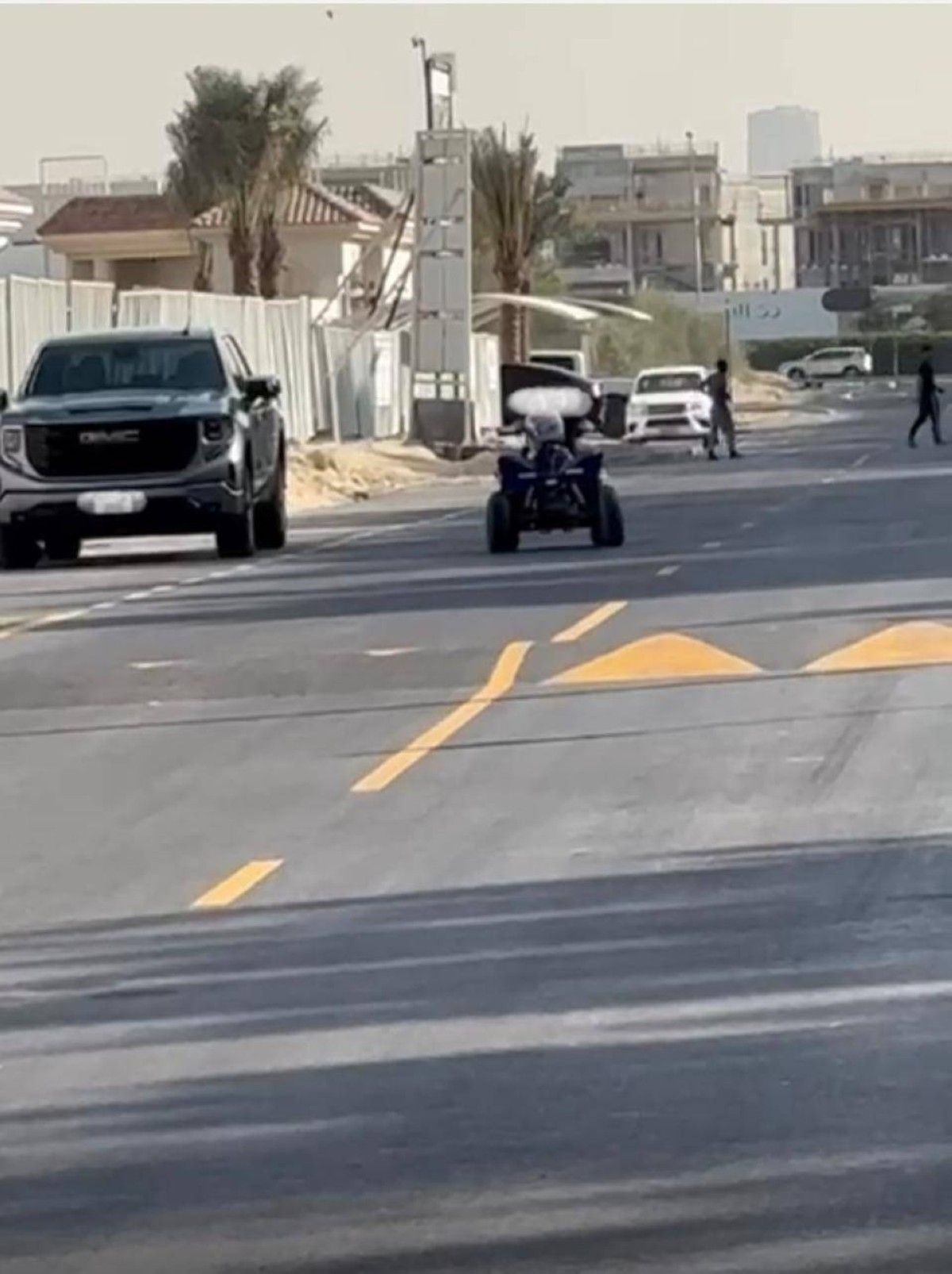 شرطة دبي تعزز السلامة بإيقاف طفل يقود دراجة على الطريق العام