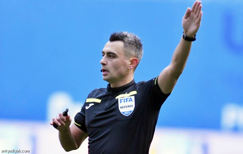 حكم مباراة الأخدود والقادسية.. 140 جزائية و1611 بطاقة