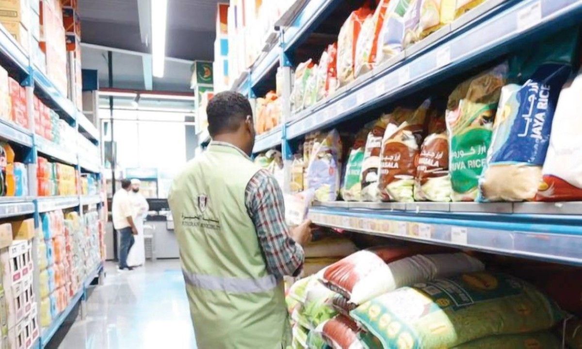 بلدية الفجيرة تكثف رقابتها على الأسواق بـ 32 جولة تفتيشية