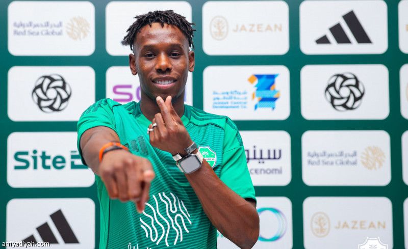 الأهلي يفعّل بند شراء زكريا