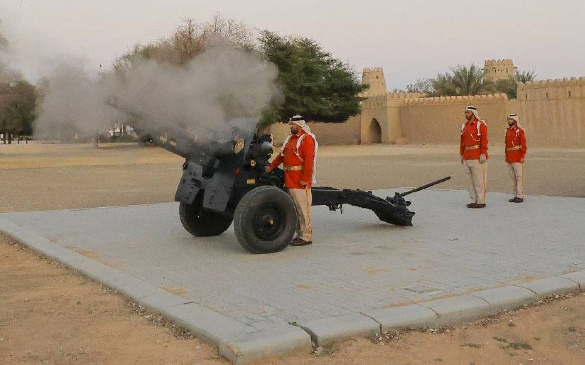 مدفع الإفطار في مبنى بلدية العين يعزز إحياء الموروث الإماراتي الأصيل