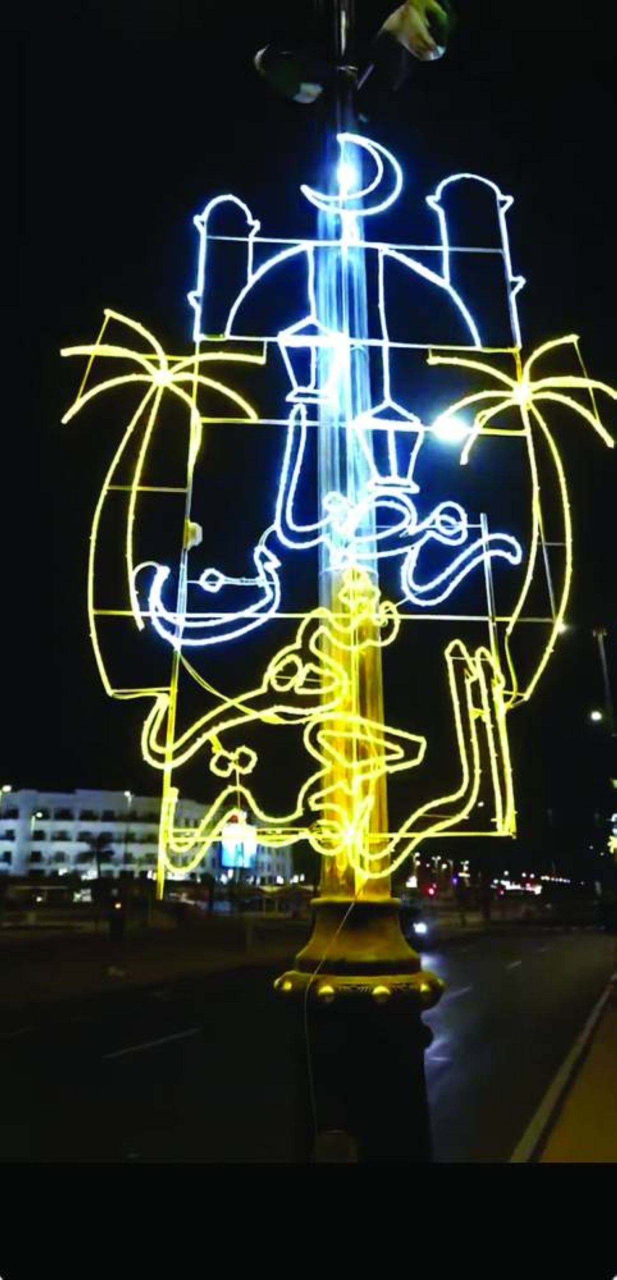 بلدية الظفرة تضيء زينة رمضان في شوارع المدينة