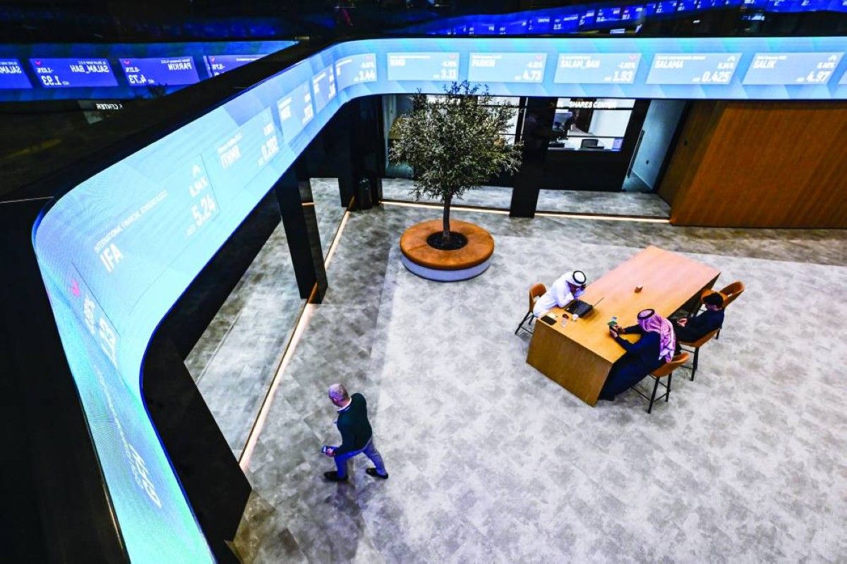 شركات دبي تكافئ مساهميها بأرباح سخية عن 2025