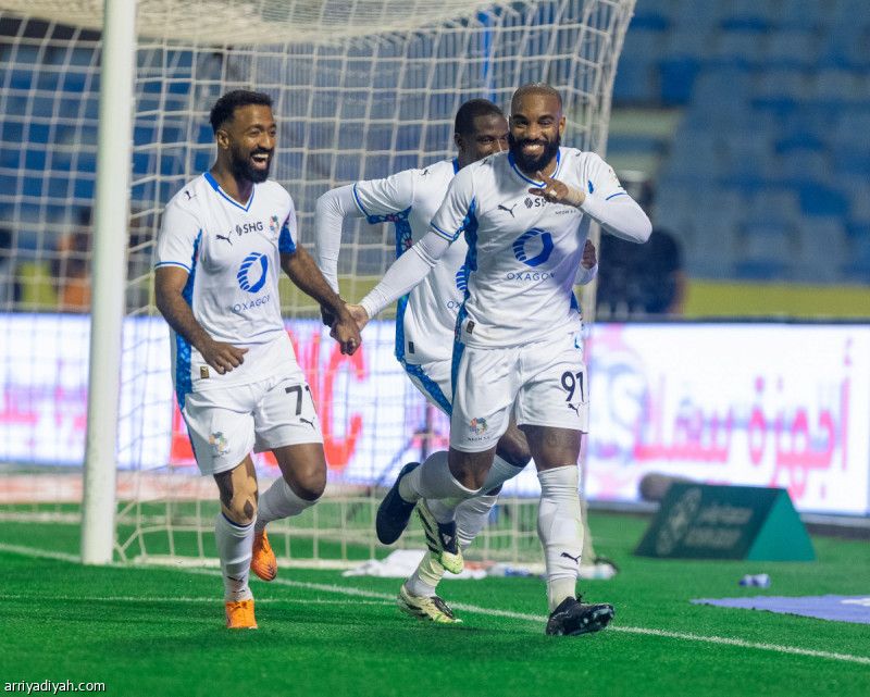 أمام الخليج.. نيوم يسجّل الانتصار التاسع