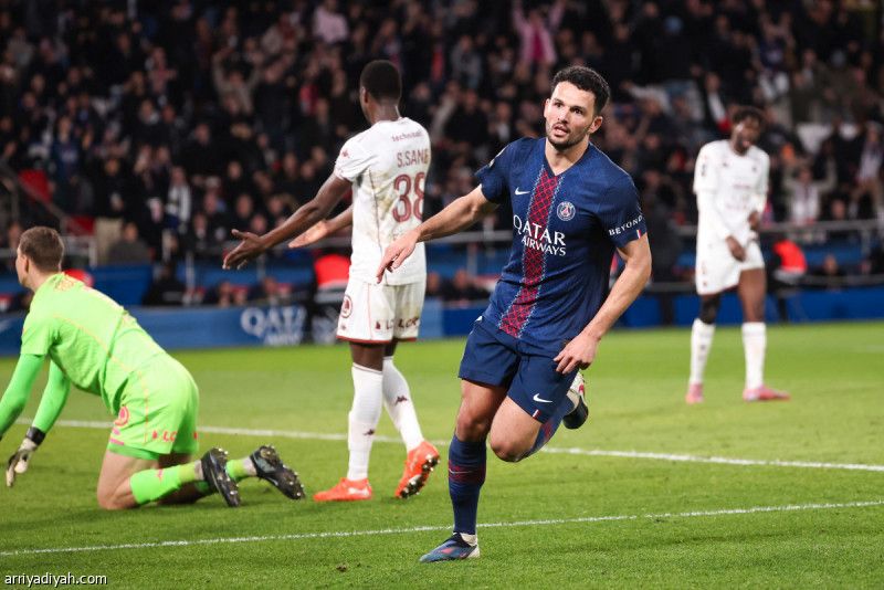 باريس يزيد متاعب ميتز.. ويسترد الصدارة